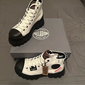 Palladium Star White Revolt Hi TX Boots NIB US 6.5 Women’s